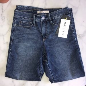 NWT Athleta Sculptek Slim Straight Jeans Size 6